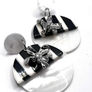 Auskarai „Juostuotas perlamutras“